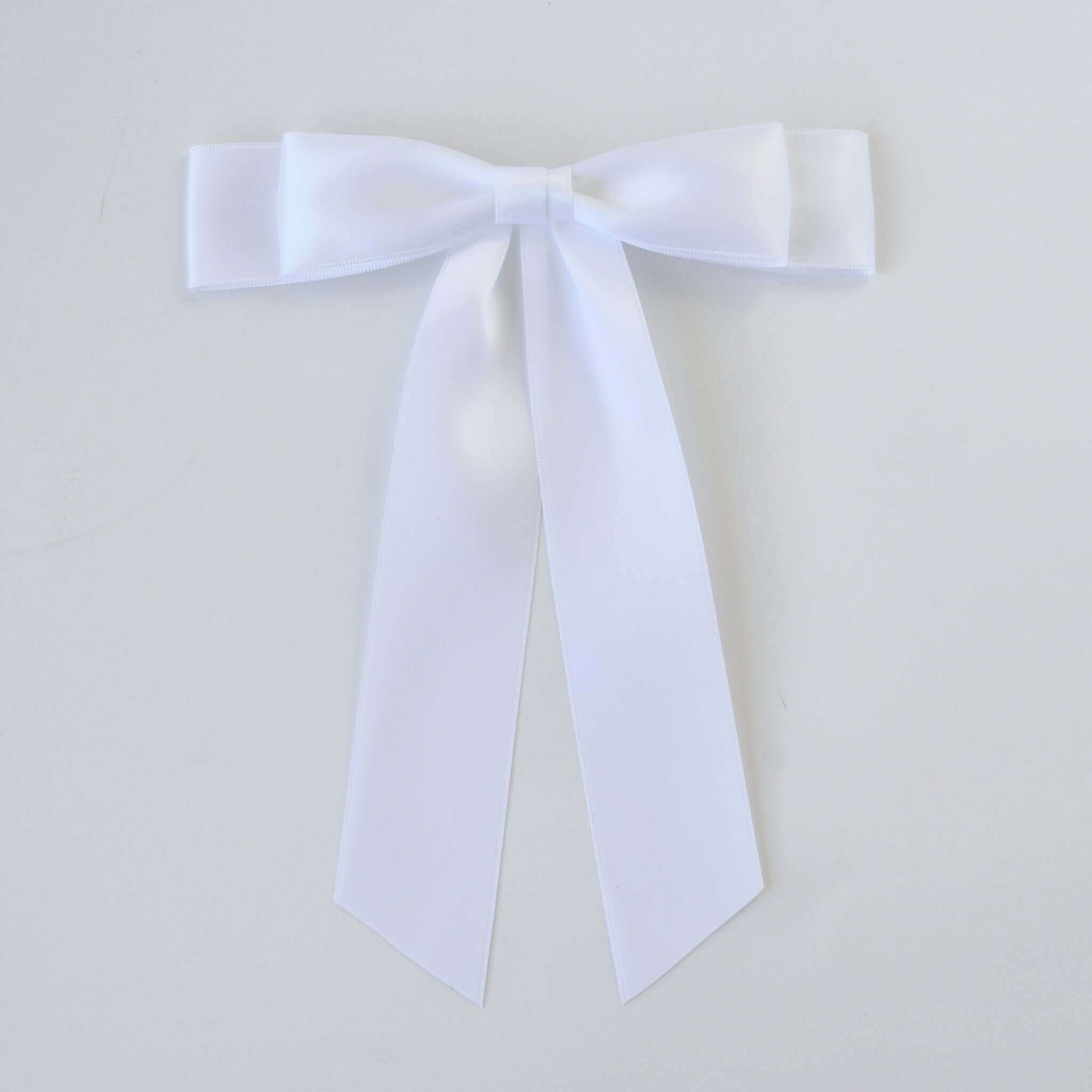Grace satin bow in white 