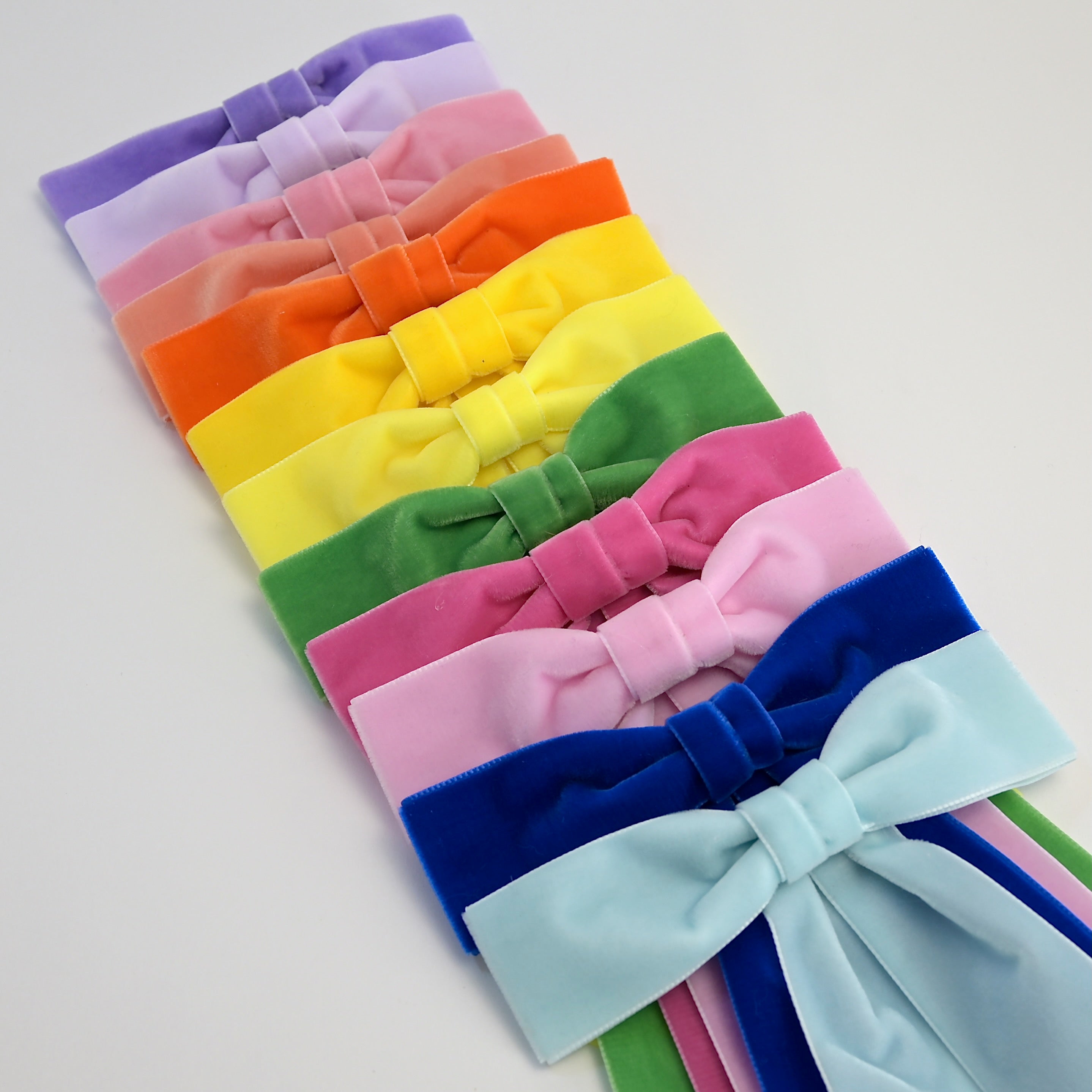 Spring/Summer 2026 Zoe petite velvet hair bow on a white background.