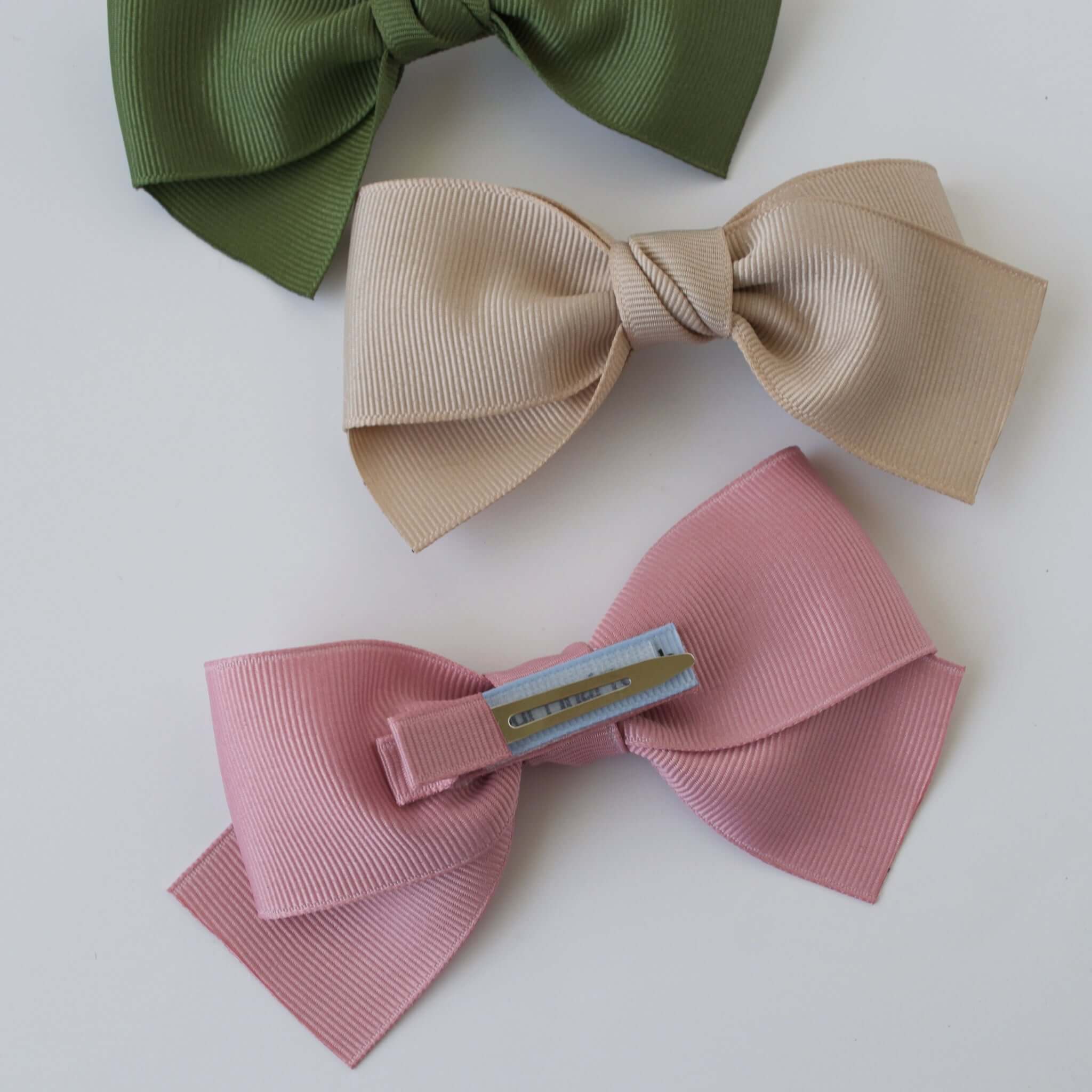Clip style for Kayla Grosgrain Bow Set in earthtones: olive, oatmeal, and mauve bows for toddlers and girls' outfits.