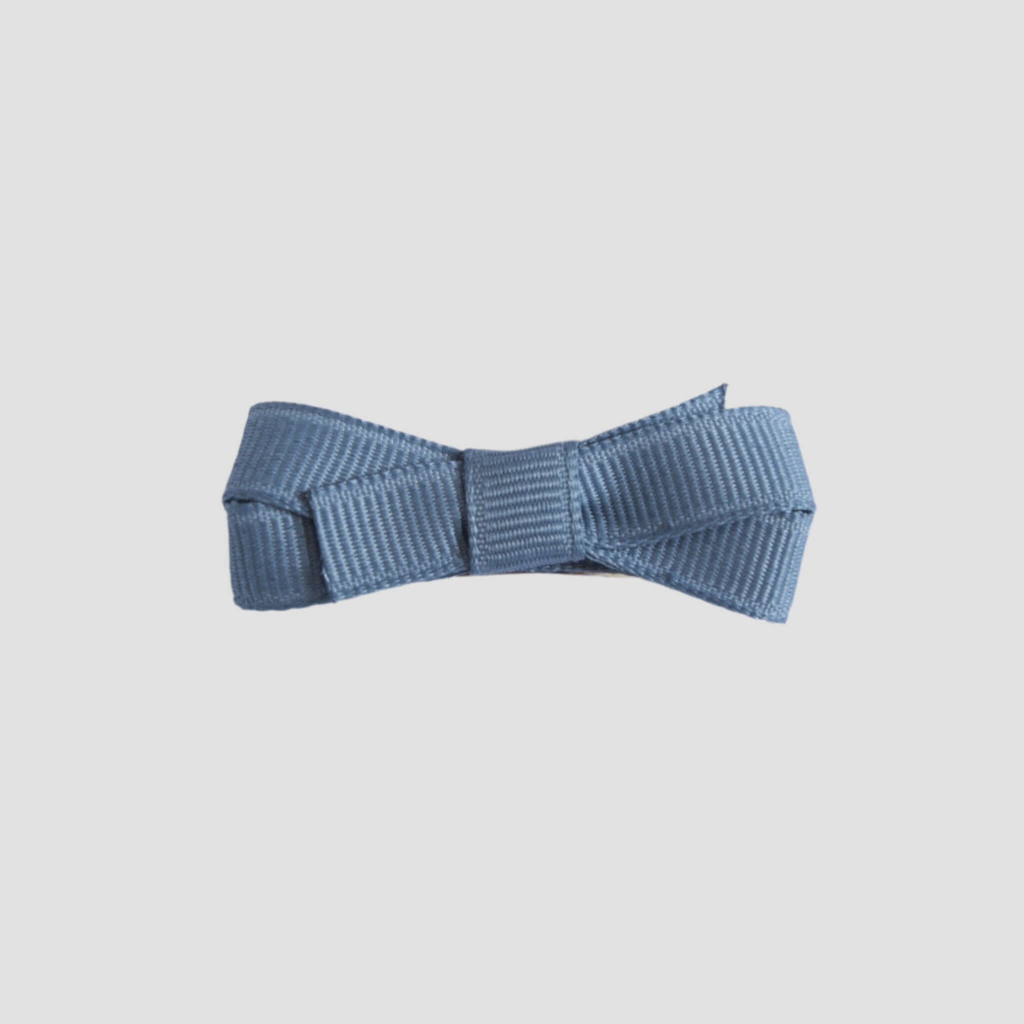 Williamsburg blue bow hair bow on a white background